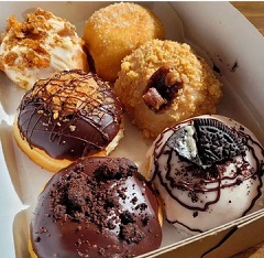 Assorted mini donuts (6)