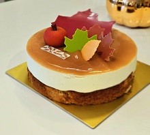 Apple mascarpone cake