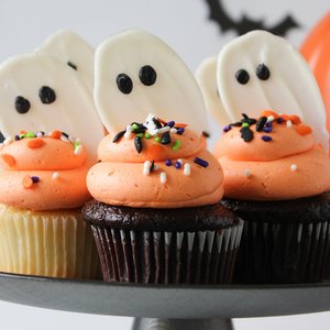 6 Ghost Cupcakes