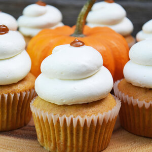 6 Pumpkin Spice Cupcakes