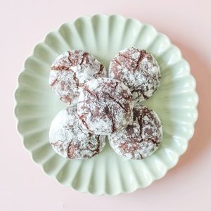 12 Chocolate Crinkles